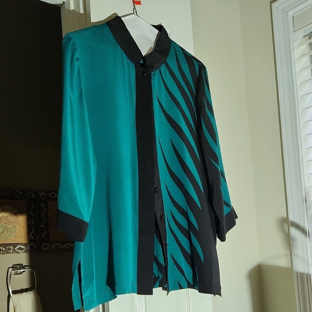 Bob Mackie Green and Black Casual Button Down Shirt